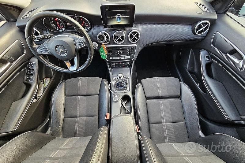 Usata Mercedes A180 109 CV (80 kW) 2018 Nero Berlina