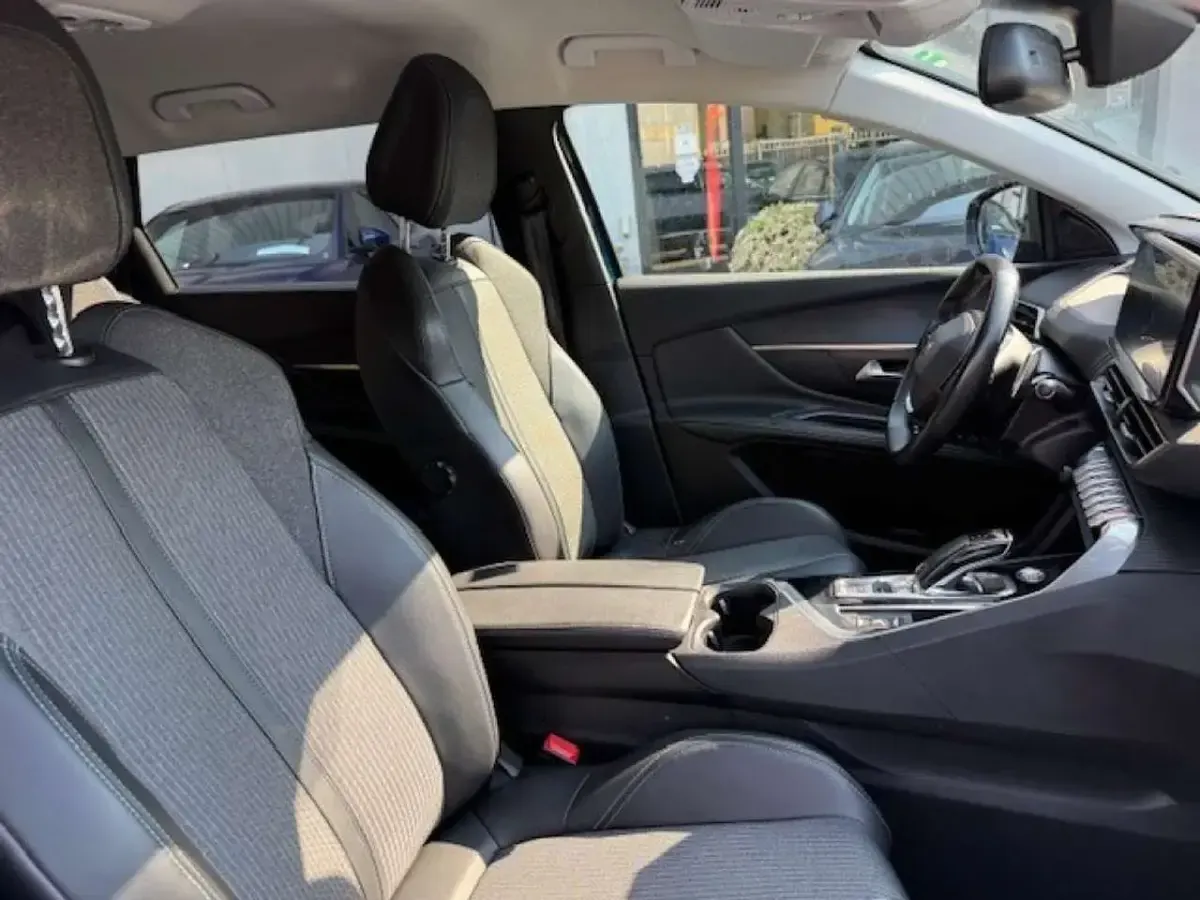 Usata Peugeot 5008 Allure 131 CV (96 kW) 2021 Celeste SUV