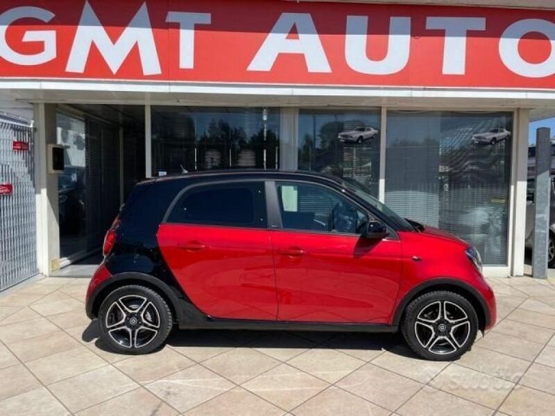 Usata Smart ForFour 90 CV (66 kW) 2019 Rosso Utilitaria