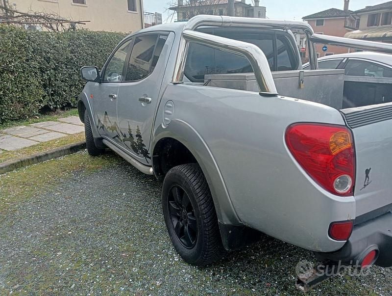 Usata Mitsubishi L200 136 CV (100 kW) 2008 Grigio Pick-up