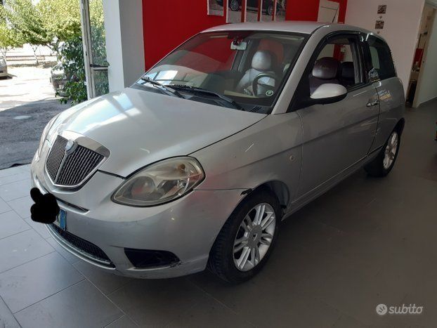 Lancia ypsilon 2002