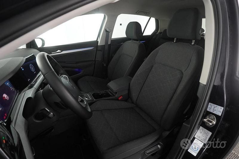 Usata VW Golf VIII Life 116 CV (85 kW) 2023 Nero perla