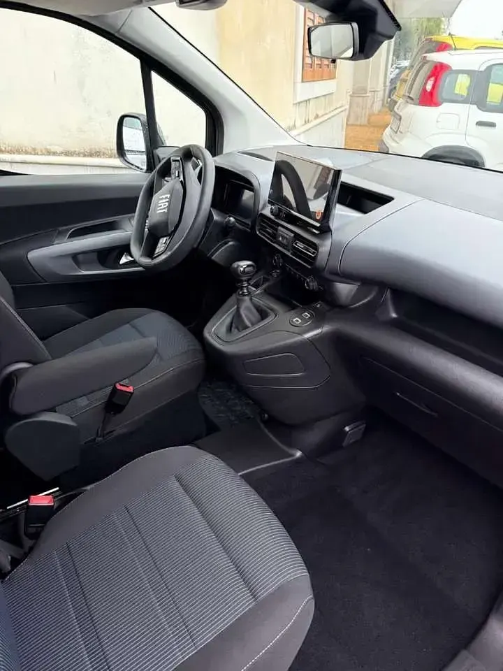 Nouvelle Fiat Doblò Pop 101 ch (74 kW) 2026 Noir Monospace
