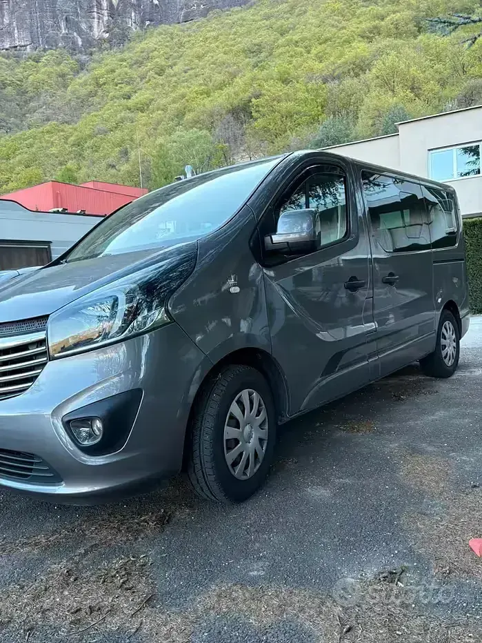 Usata Opel Vivaro-e Combi 125 CV (91 kW) 2025 Grigio Monovolume
