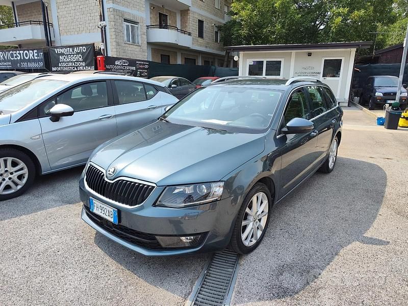 Grigio Usata 2017 Skoda Octavia G-TEC Executive Station wagon | 10.999 € (Buon prezzo) - Immagine 1/4