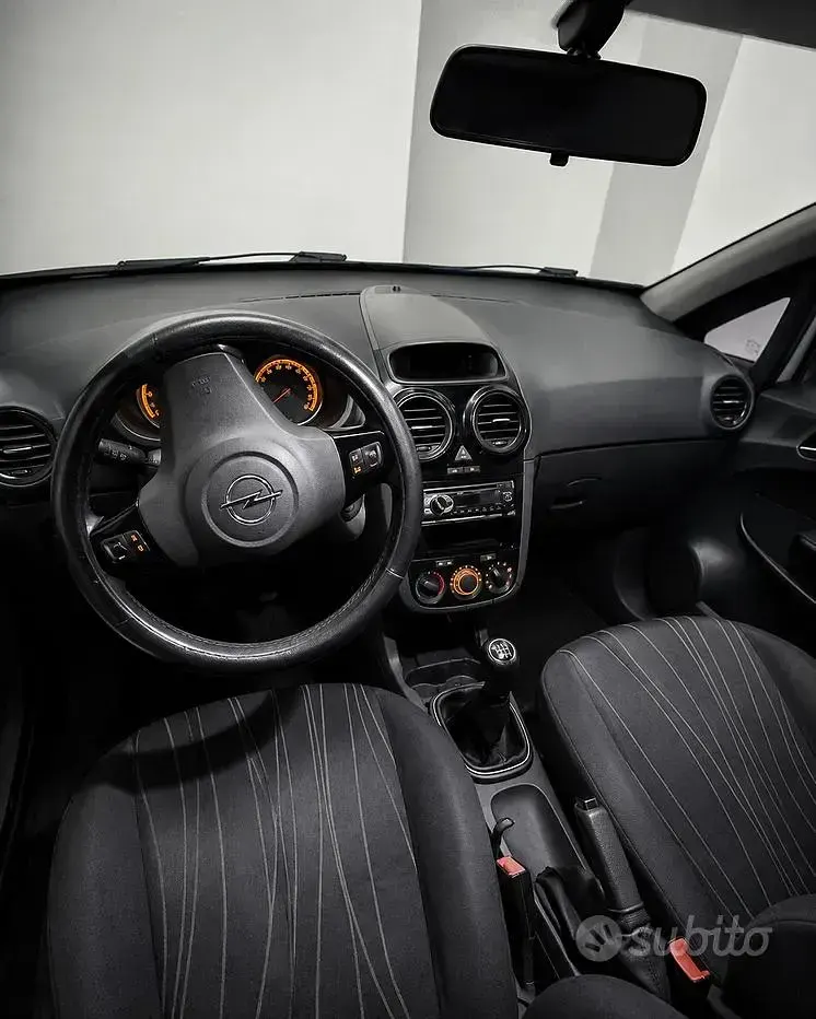 Usata Opel Corsa 75 CV (55 kW) 2010 Bianco Utilitaria