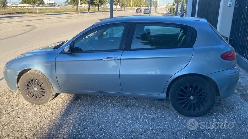 Usata Alfa Romeo 147 2002 Grigio Utilitaria