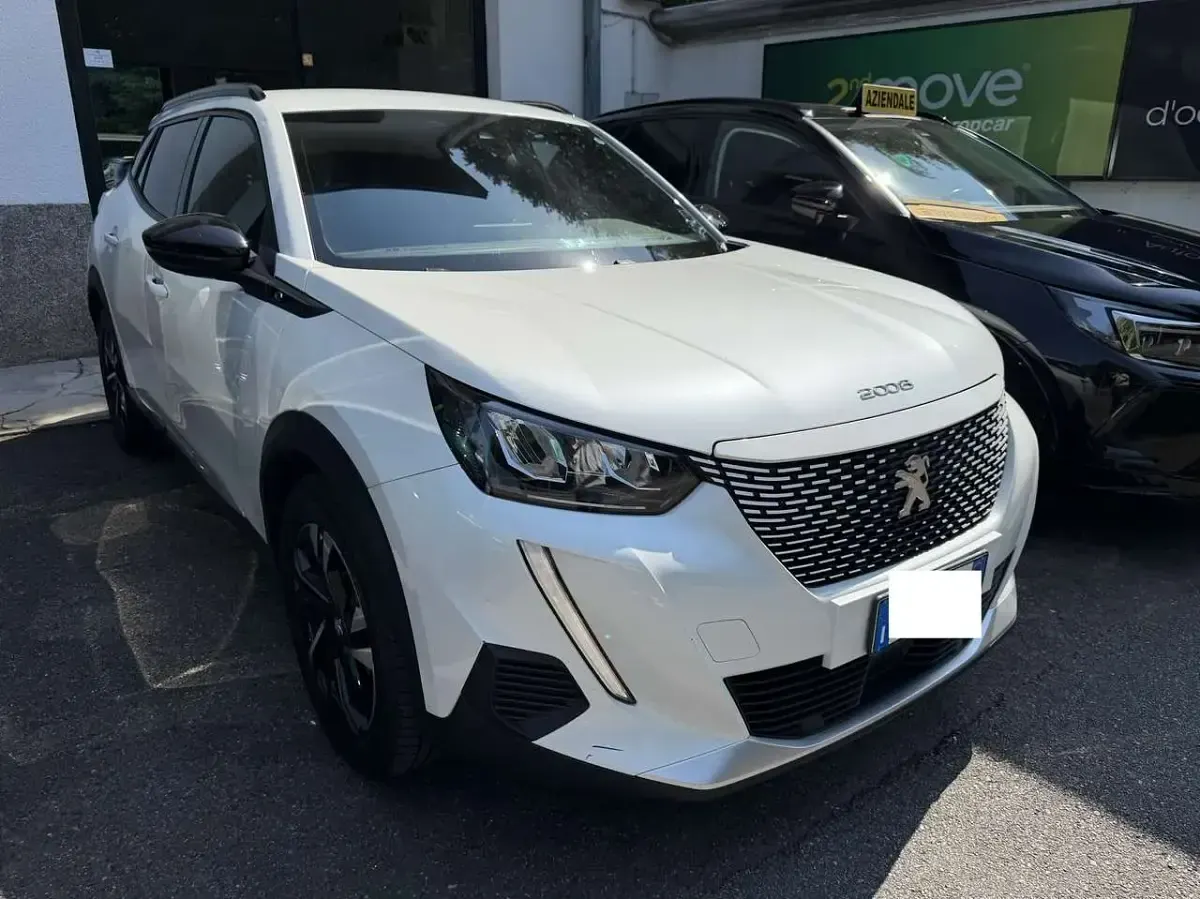 Usata Peugeot e-2008 Allure 56 kW (77 CV) 2023 Bianco SUV