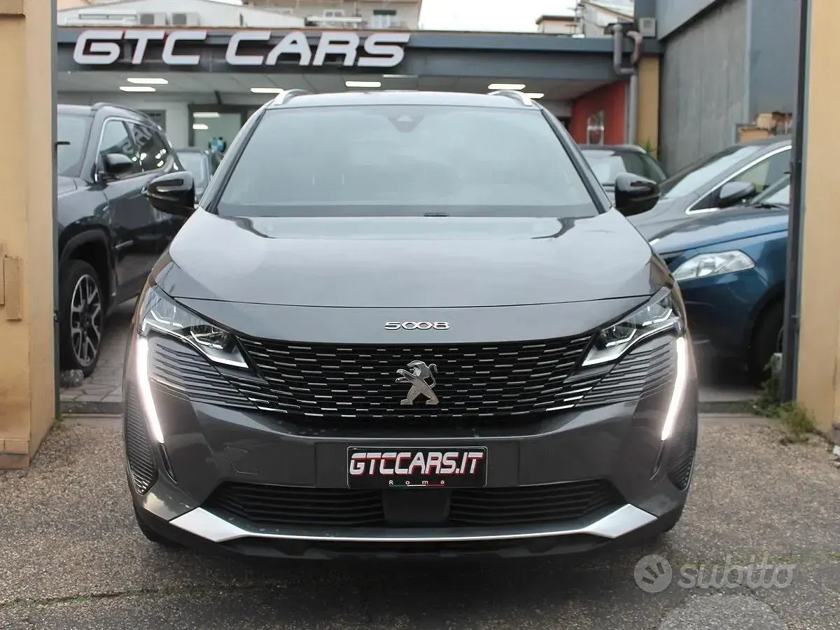 Usado Peugeot 5008 Allure 131 HP (96 kW) 2023 Cinzento SUV