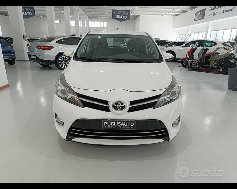 Usata Toyota Verso Style 111 CV (81 kW) 2016 Bianco Monovolume