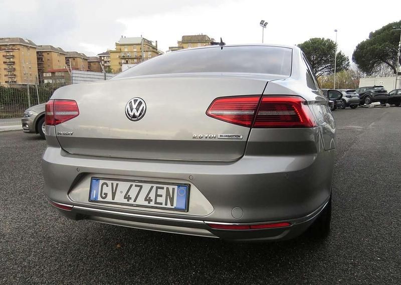 Usata VW Passat Executive 150 CV (110 kW) 2018 Argento Berlina