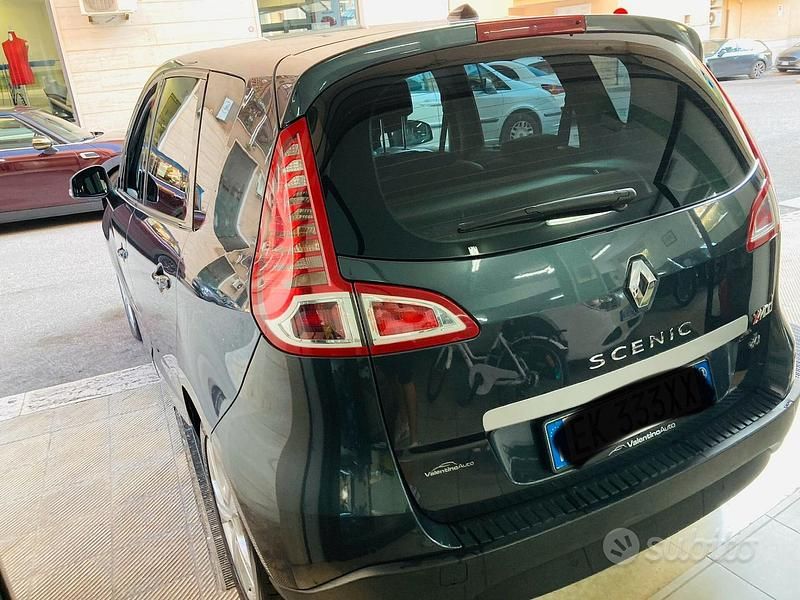 Usata Renault Scénic III 110 CV (80 kW) 2012 Grigio Monovolume