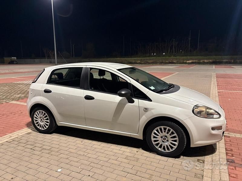 Usata Fiat Punto 75 CV (55 kW) 2014 Bianco Utilitaria