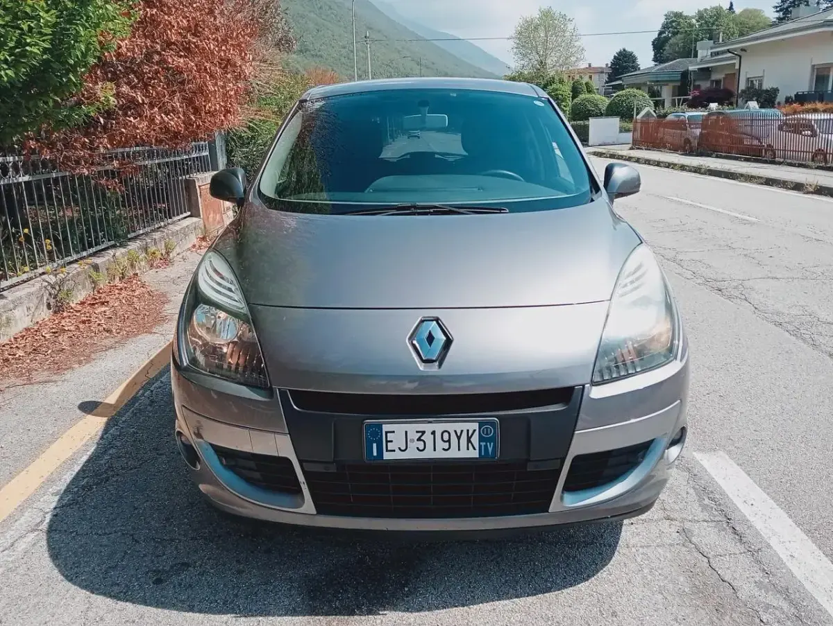 Usata Renault Scenic E-Tech 110 CV (80 kW) 2011 Grigio Monovolume