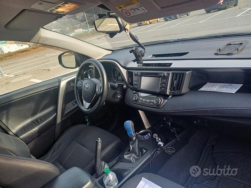 Usata Toyota RAV4 Active 150 CV (110 kW) 2013 Nero SUV