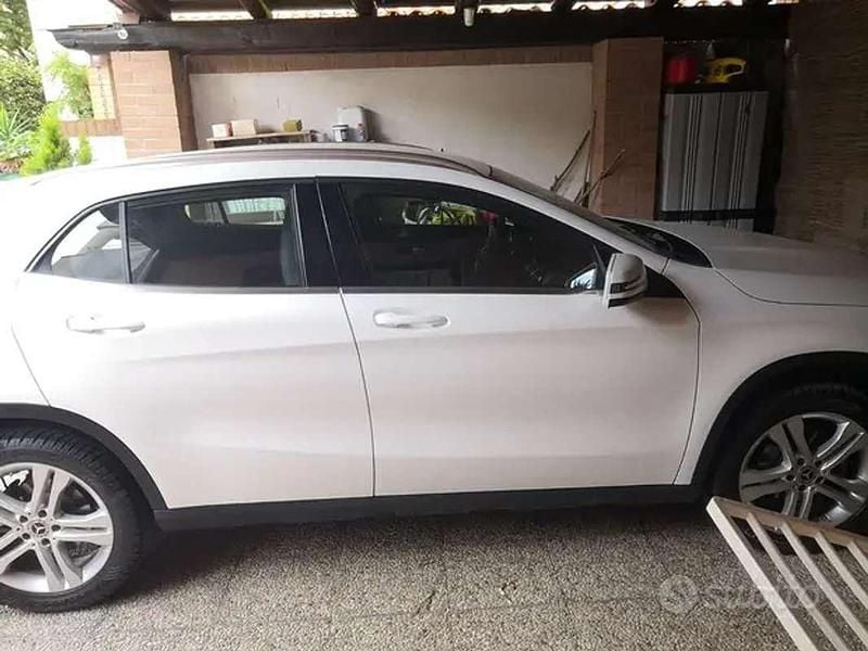 Usata Mercedes GLA180 109 CV (80 kW) 2018 Bianco SUV