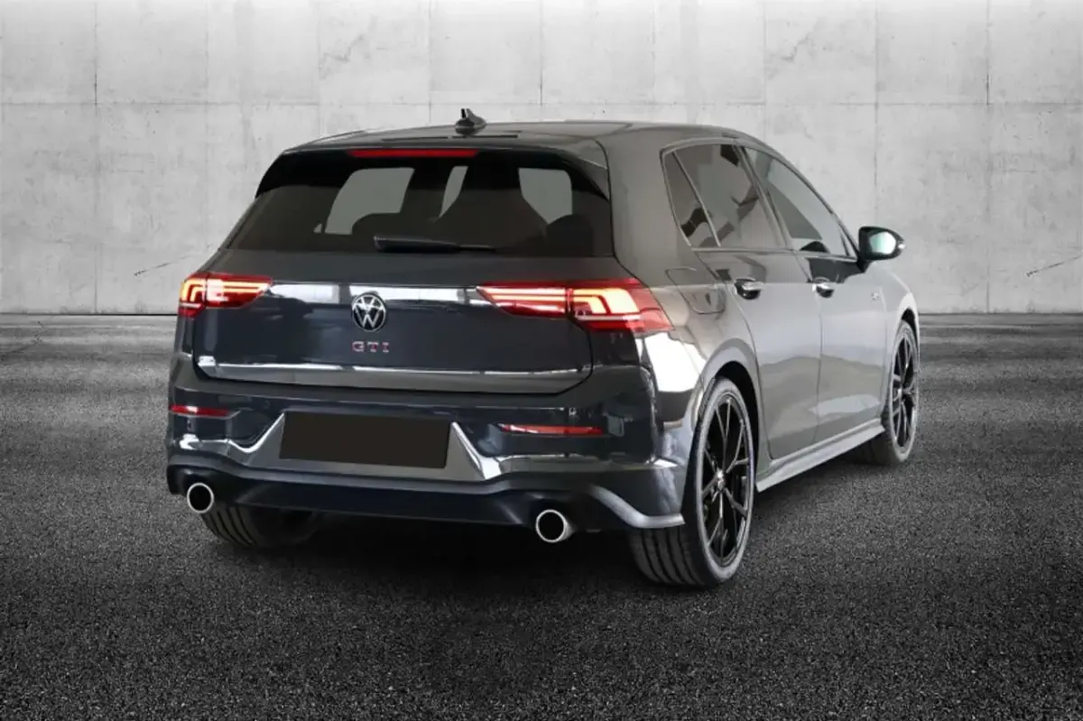Usata VW Golf VIII GTI 265 CV (194 kW) 2025 Grigio Berlina
