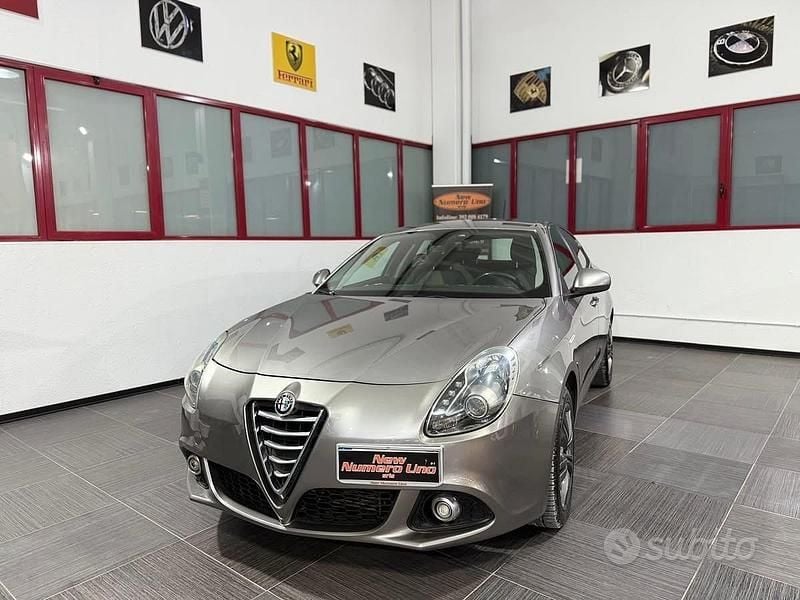 Grigio Usata 2014 Alfa Romeo Giulietta Distinctive Due volumi | 8999 € (Cara) - Immagine 1/4