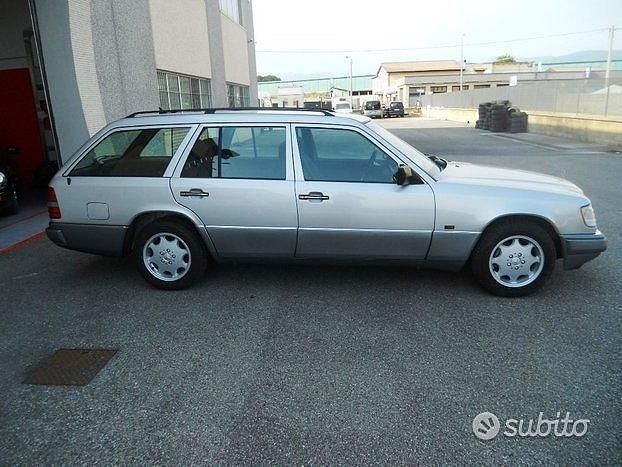 Usata Mercedes E200 136 CV (100 kW) 1994 Grigio Station wagon