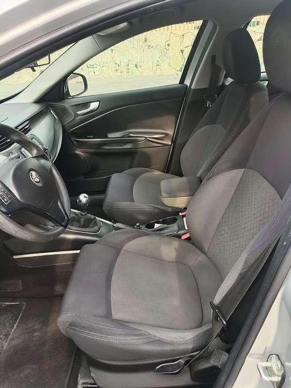 Usata Alfa Romeo Giulietta Business 105 CV (77 kW) 2013 Argento Utilitaria