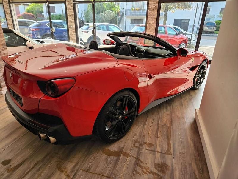 Usata Ferrari Portofino 600 CV (441 kW) 2019 Rosso Cabrio