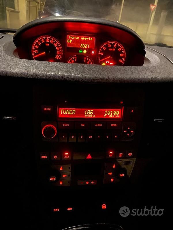 Usata 2008 Lancia Musa Monovolume | 2350 € (Super prezzo) - Immagine 1/4