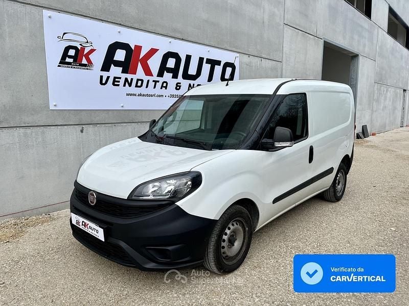Usata Fiat Doblò Business 105 CV (77 kW) 2022 Bianco Monovolume