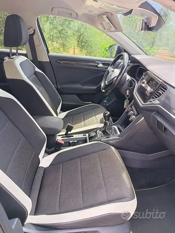 Usata VW T-Roc 150 CV (110 kW) 2018 Nero SUV