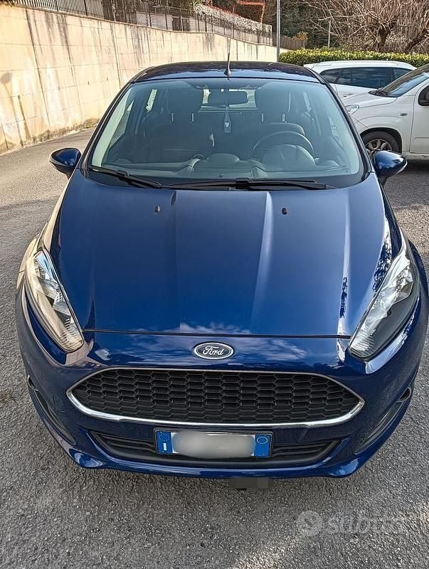 Usata Ford Fiesta 100 CV (73 kW) 2016 Blu Berlina