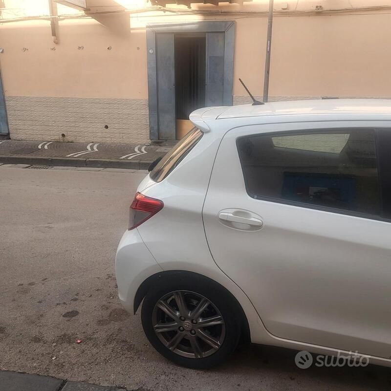 Usata Toyota Yaris 90 CV (66 kW) 2013 Utilitaria