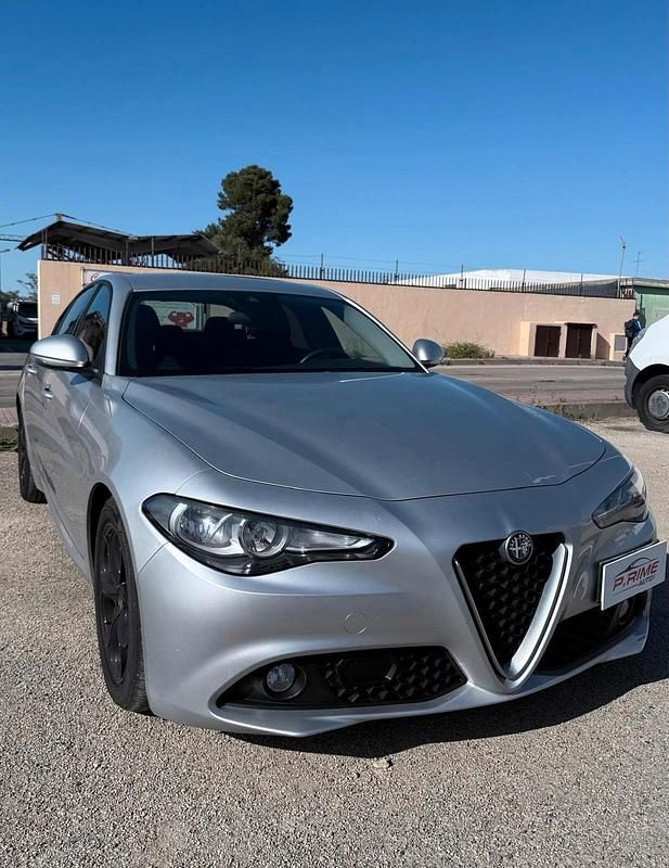 Usata Alfa Romeo Giulia Super 150 CV (110 kW) 2017 Grigio Berlina