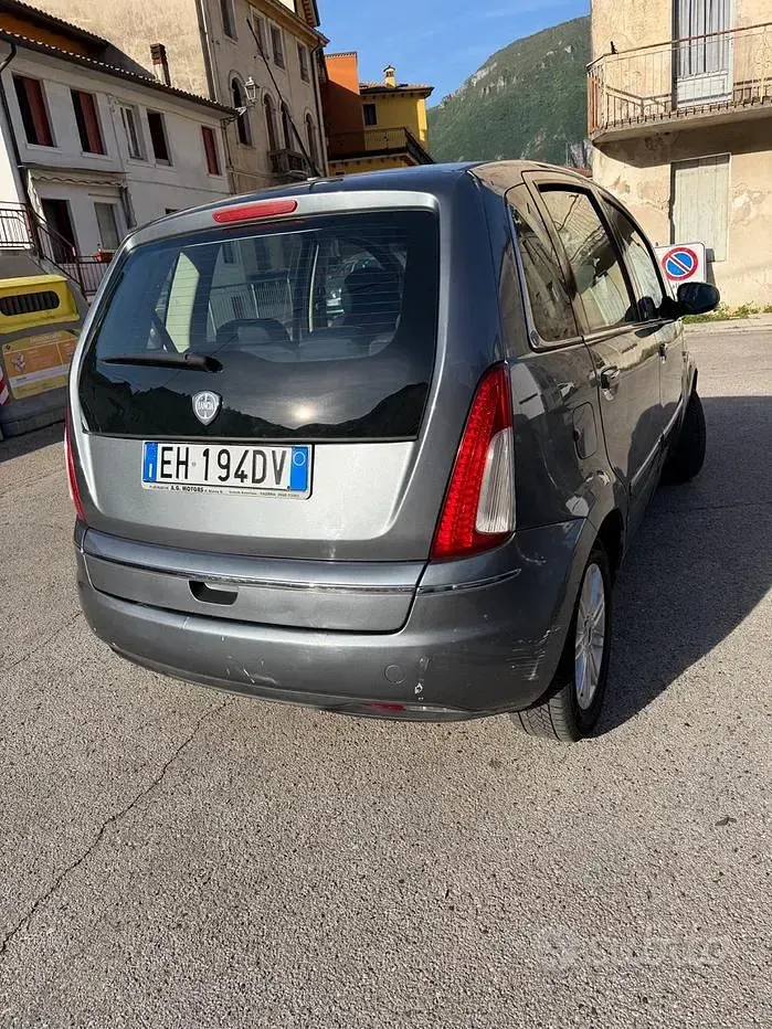 Usata Lancia Musa Platinum 95 CV (69 kW) 2011 Bluazzurro Monovolume
