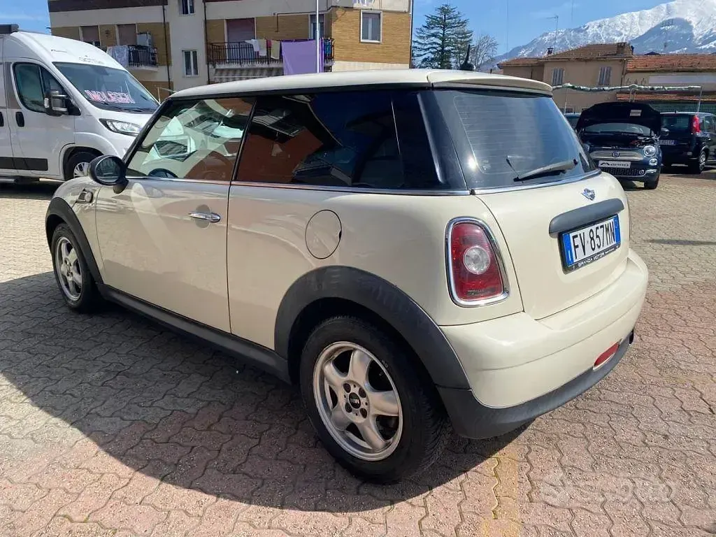Usata Mini ONE 75 CV (55 kW) 2010 Utilitaria