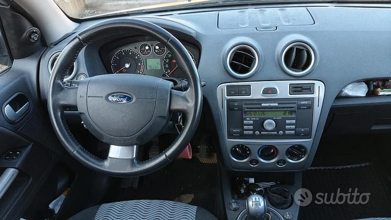 Usata Ford Fusion 80 CV (58 kW) 2010 Grigio Berlina