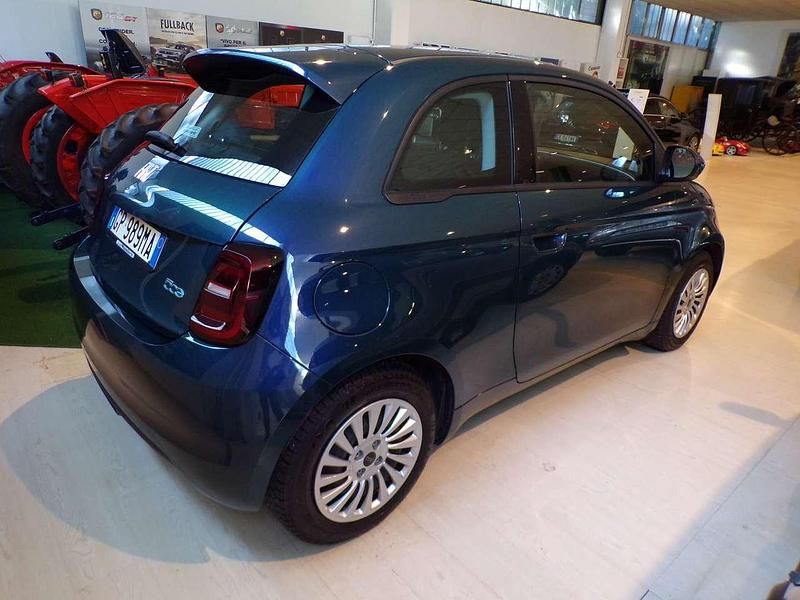 Usata Fiat 500e Action 69 kW (95 CV) 2023 Ocean green Utilitaria
