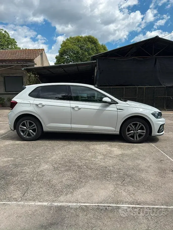 Usata VW Polo R-line 90 CV (66 kW) 2021 Bianco Utilitaria