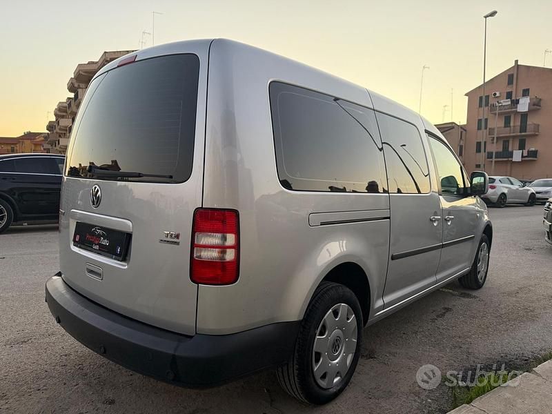 Usata VW Caddy Comfortline 102 CV (75 kW) 2012 Grigio Monovolume