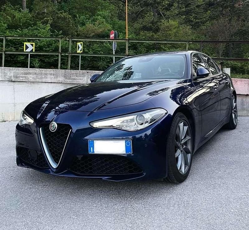 Blu/azzurro Usata 2018 Alfa Romeo Giulia Super Tre volumi | 16.500 € (Ottimo prezzo) - Immagine 1/4
