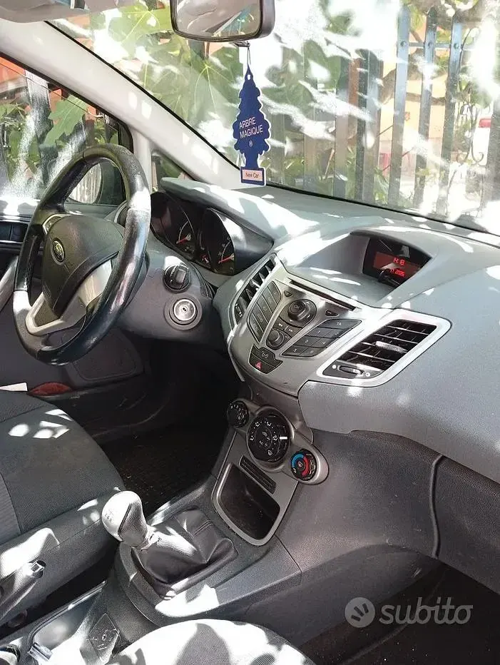 Usata Ford Fiesta 90 CV (66 kW) 2012 Berlina