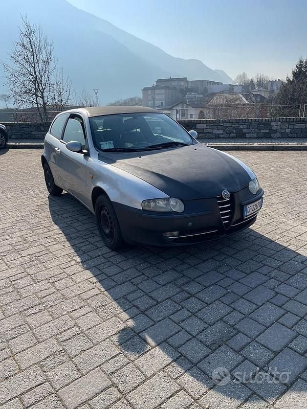 Grigio Usata 2004 Alfa Romeo 147 Utilitaria | 350 € (Super prezzo) - Immagine 1/4