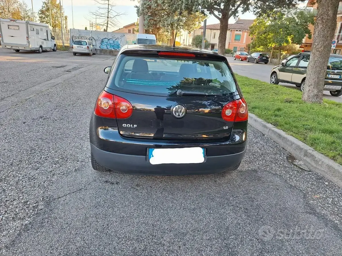 Usata VW Golf VI 102 CV (75 kW) 2009 Nero Utilitaria