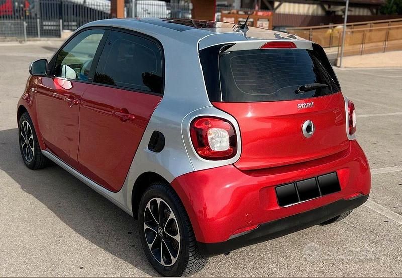 Usata Smart ForFour 71 CV (52 kW) 2015 Rosso Utilitaria