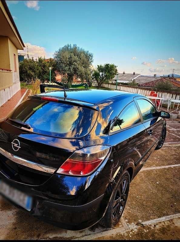 Usata Opel Astra GTC Enjoy 90 CV (66 kW) 2007 Berlina