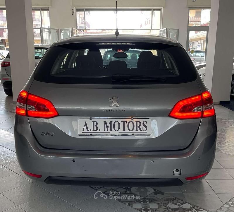 Usata Peugeot 308 SW Business-Line 131 CV (96 kW) 2019 Gray Station wagon