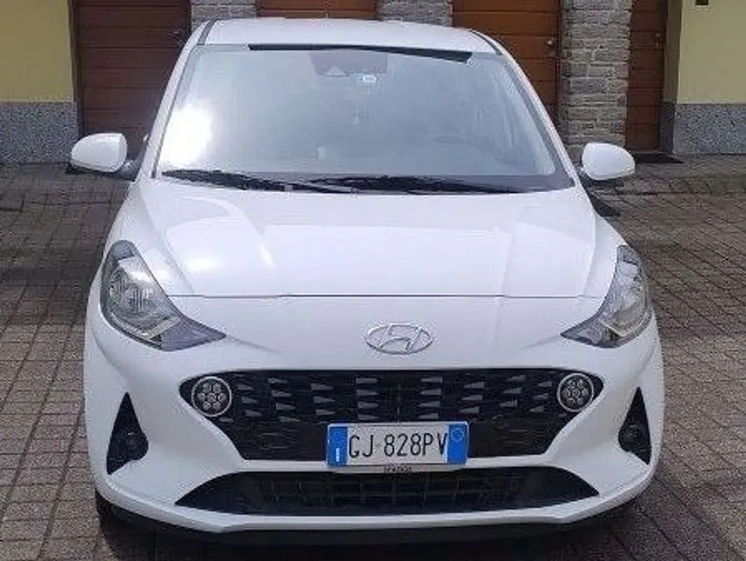 Usata Hyundai i10 67 CV (49 kW) 2022 Bianco Utilitaria