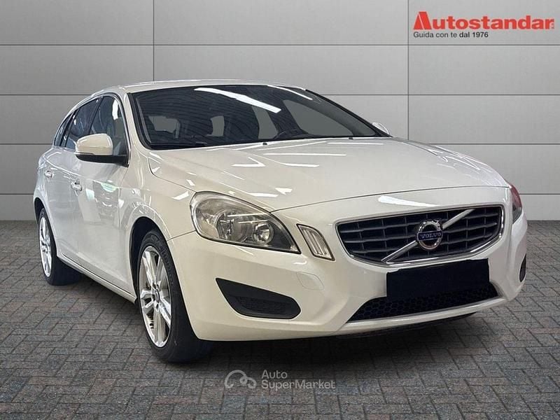 Usata Volvo V60 Momentum 136 CV (100 kW) 2013 Bianco Station wagon