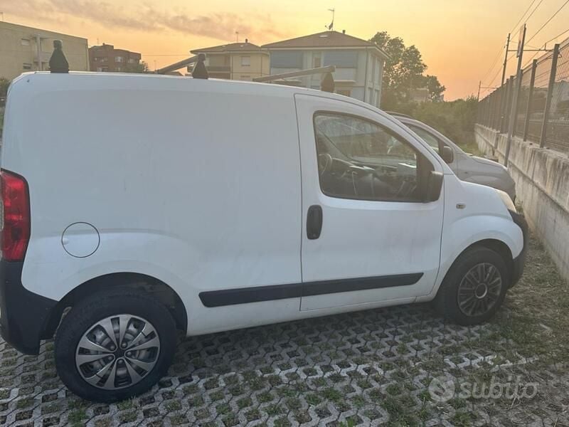 Usata Peugeot Bipper 75 CV (55 kW) 2010 Bianco Monovolume