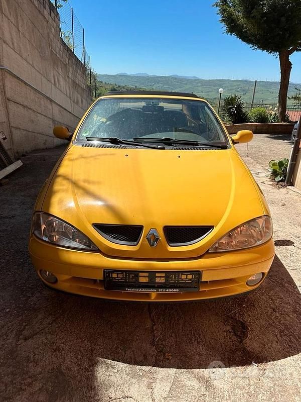 Usata Renault Mégane Cabriolet 107 CV (78 kW) 2001 Giallo Cabrio