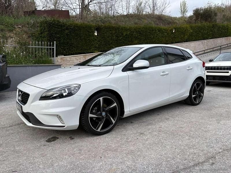 Usata Volvo V40 R-Design 120 CV (88 kW) 2017 Bianco Berlina