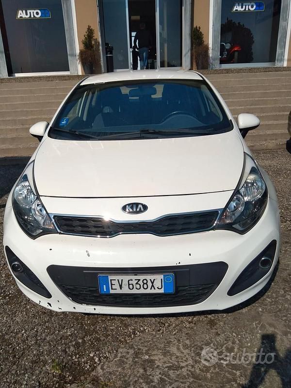 Usata Kia Rio 85 CV (62 kW) 2015 Bianco Berlina
